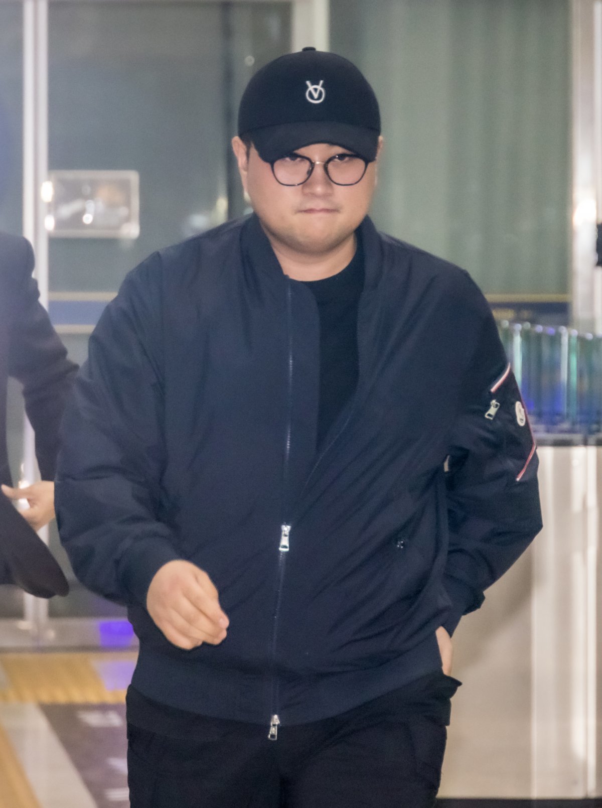 트로트 가수 김호중이 21일 오후 서울 강남경찰서에서 조사를 마치고 나오고 있다. (공동취재) 뉴스1