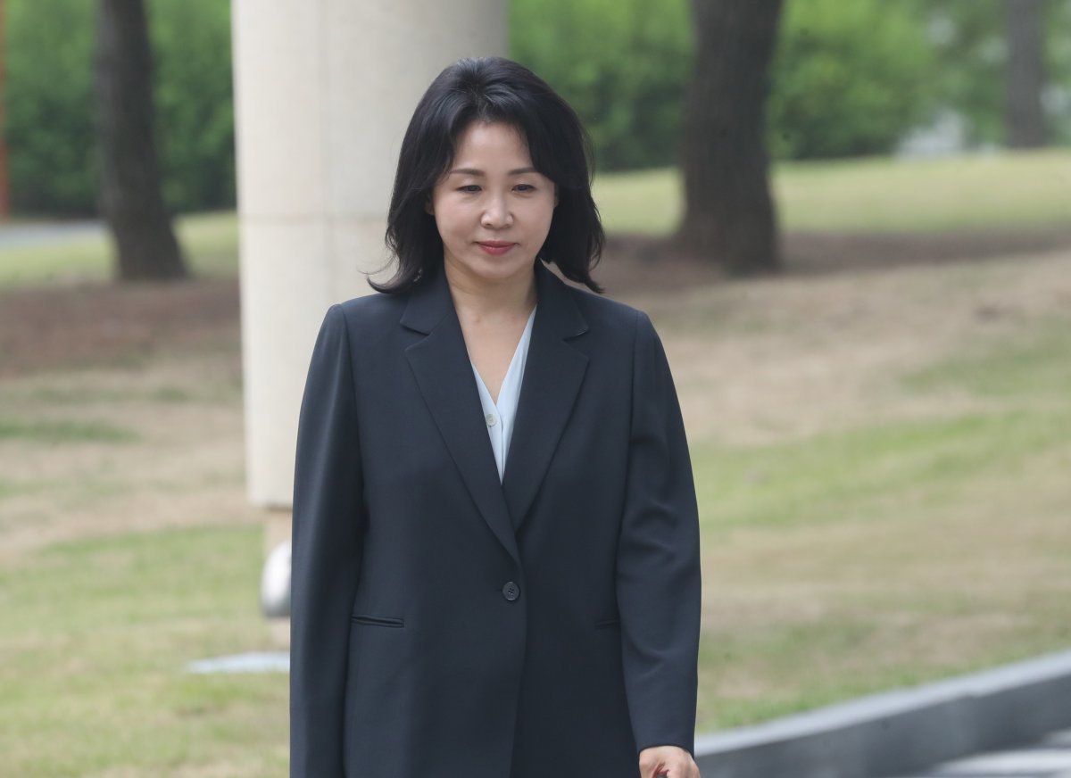 ‘공직선거법 위반’ 혐의로 불구속 기소된 더불어민주당 이재명 대표의 배우자 김혜경 씨가 22일 오전 경기 수원시 영통구 수원지방법원에서 열린 7차 공판에 출석하고 있다. 2024.5.22/뉴스1