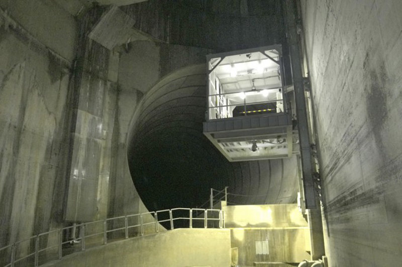 일본 도쿄 시라코강 지하터널 입구부. 저수조(이중 방수문)를 열고 들어가자마자 보이는 광경. 과학동아 제공