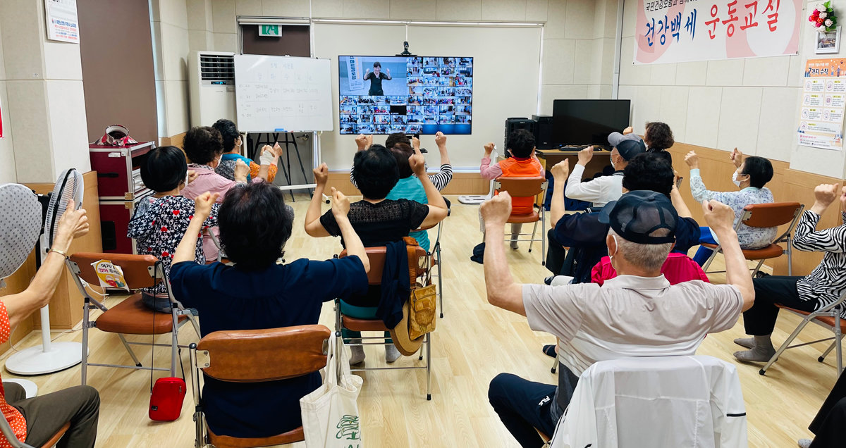 Elderly people in Bucheon, Gyeonggi Province, are participating in an exercise program through a non-face-to-face video device at the ‘Smart Senior Center.’  Provided by Bucheon City