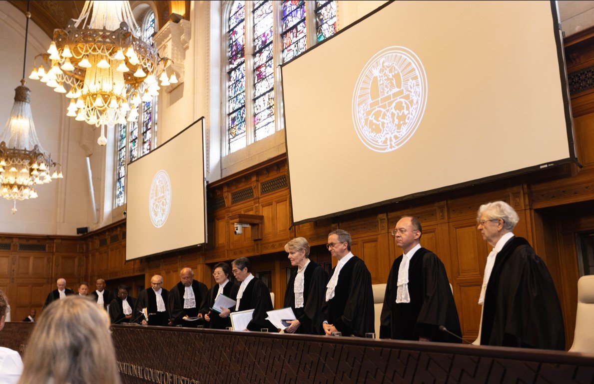 네덜란드 헤이그에 있는 국제사법재판소(ICJ)에서 16일 재판관들이 이스라엘에 대한 가자지구 공격 중단 명령과 관련한 심리에 참석하고 있다.  헤이그=신화 뉴시스