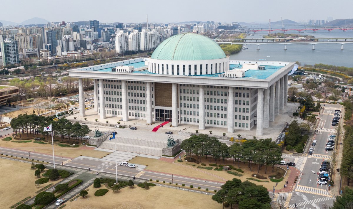 제22대 국회의원 선거 사전투표를 하루 앞둔 4일 서울 여의도 국회 모습. 2024.4.4 뉴스1