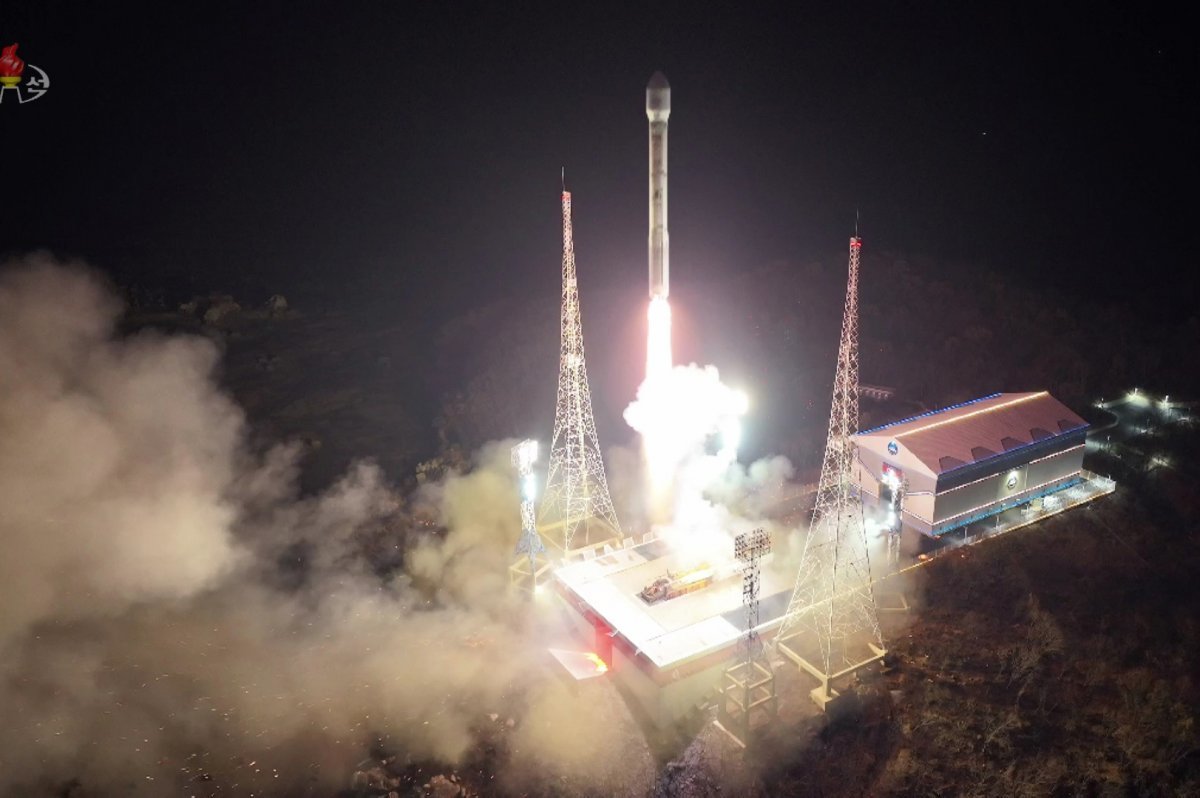 북한이 지난해 11월 “정찰위성 만리경-1호를 성공적으로 발사했다”며 공개한 사진. (사진=뉴시스)