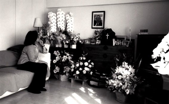 영화 ‘엔딩 노트’에서 가족들은 아버지가 엔딩 노트에 기록한 대로 장례식을 치른다. 진진 제공