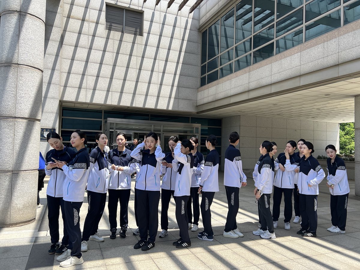 Flight attendants receiving training at the Korean Air Cabin Training Center.