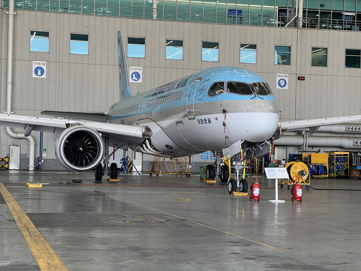 Korean Air headquarters maintenance hangar