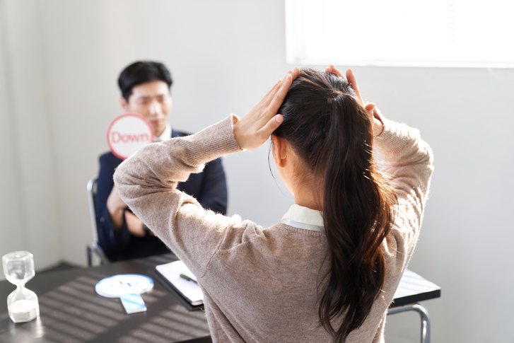 불성실한 사람은 업무 성과가 낮아 직장에서 높은 경제적 보상을 받기 어렵고, 동료들도 싫어할 수 있기 때문에 업무 스트레스에 취약할 수 있다. 게티이미지뱅크