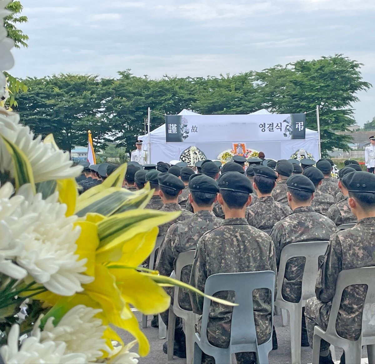 군기훈련(얼차려)을 받다가 쓰러져 숨진 육군 훈련병의 영결식이 지난달 30일 오전 전남 나주 한 장례식장에서 엄수됐다. 뉴스1