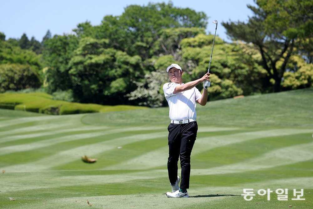 Seokmin Yoon is hitting an iron shot at the SK Telecom Charity Open last month.  Provided by KPGA