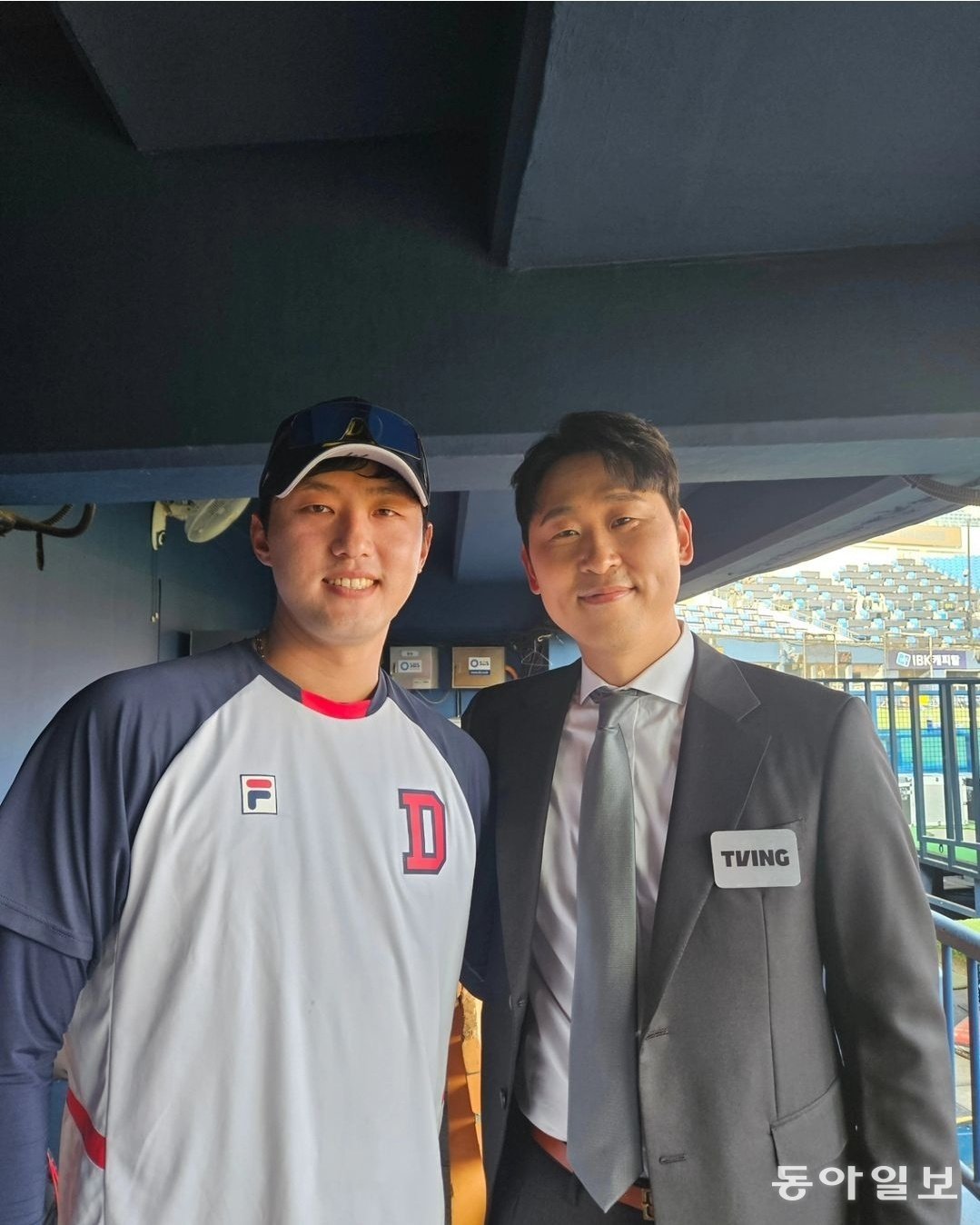 Seok-min Yoon (right) is also actively working as a baseball commentator.  Seok-min Yoon posed with Hong Geon-hee of Doosan, who was his rulemate during his time at KIA.  Seokmin Yoon’s Instagram