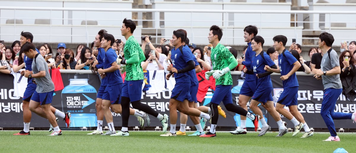 8일 오후 경기도 고양시 고양종합운동장 2026 FIFA 북중미 월드컵 2차예선 중국전 오픈트레이닝에서 대표팀 선수들이 훈련을 하고 있다. 2024.6.8 뉴스1