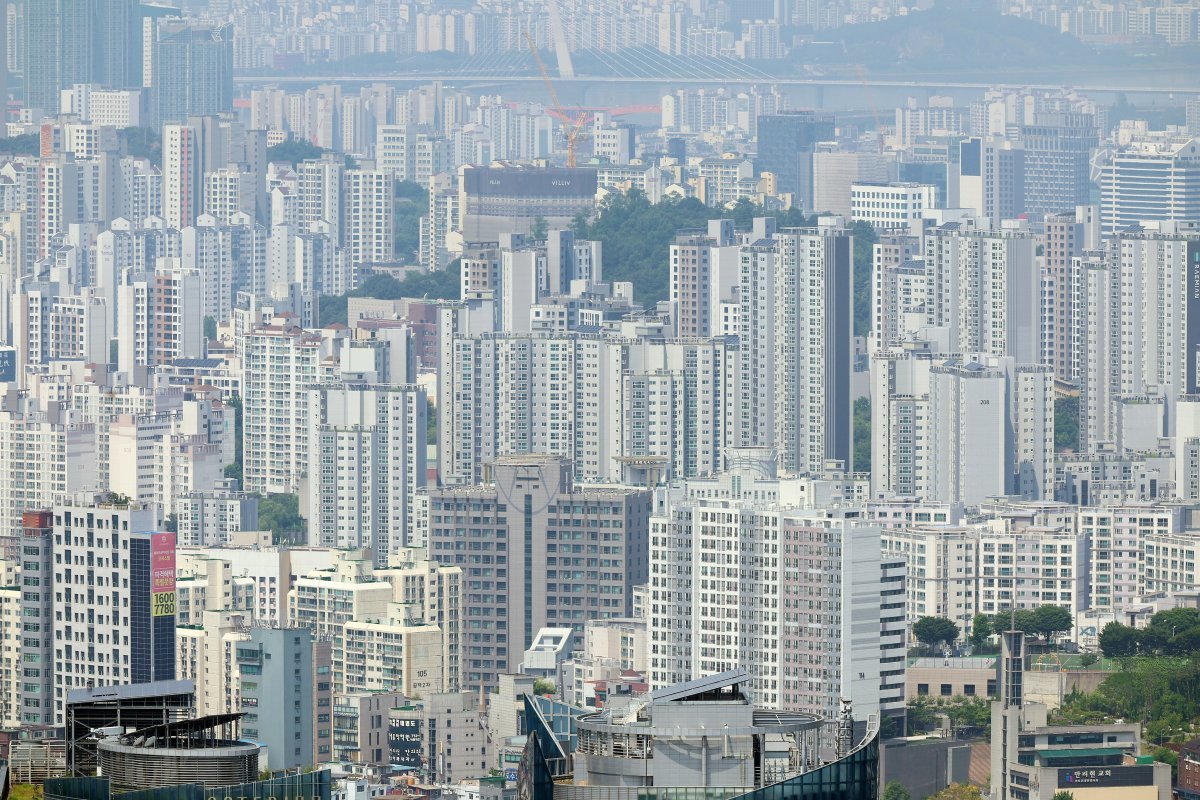 서울 남산에서 바라본 아파트 단지. 2024.6.9 뉴스1