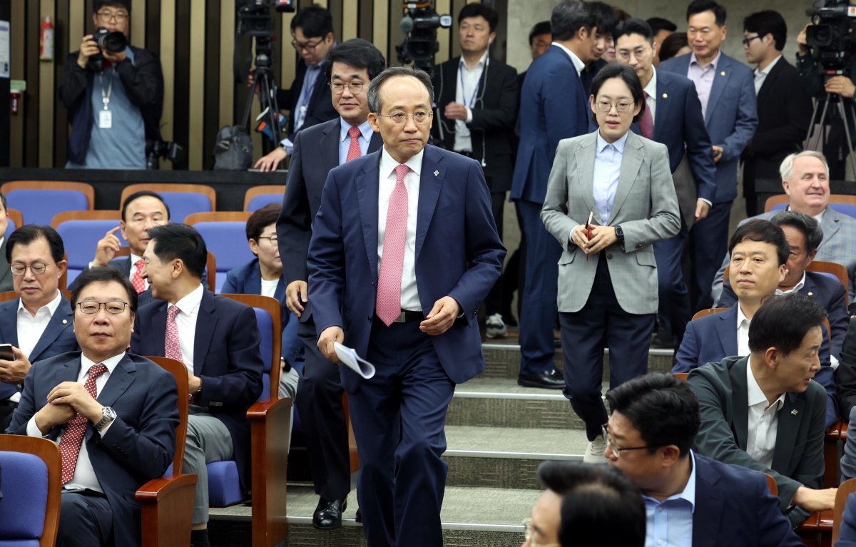 추경호 국민의힘 원내대표가 11일 오전 서울 여의도 국회에서 열린 의원총회에 참석하고 있다. 2024.06.11. 뉴시스