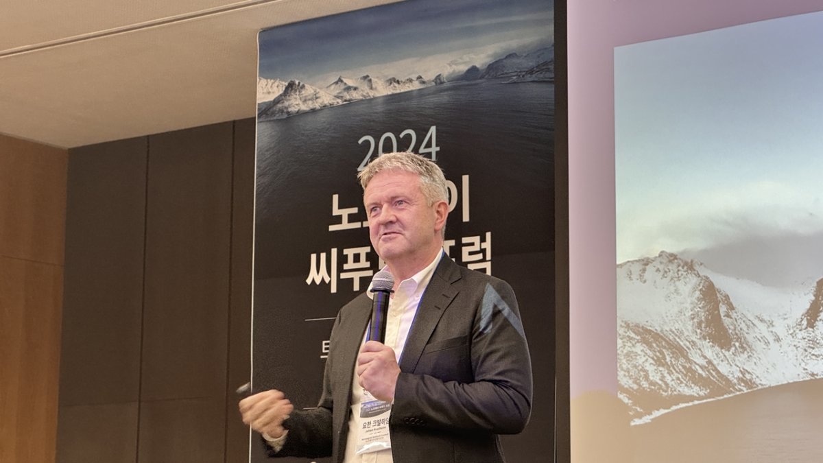 요한 크발하임(Johan Kvalheim) 노르웨이수산물위원회 한국·일본 총괄 이사가 10일 서울 강남구 삼성동 트레이드타워에서 열린 ‘2024 노르웨이 씨푸드 포럼 및 페스타’에서 발언하고 있다. 윤우열 동아닷컴 기자 cloudancer@donga.com