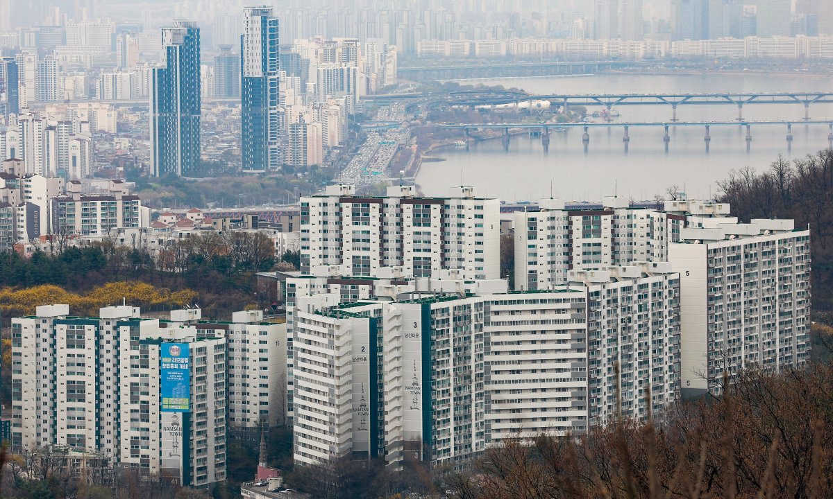 남산타워에서 본 아파트 단지 모습. 2024.4.3/뉴스1 ⓒ News1