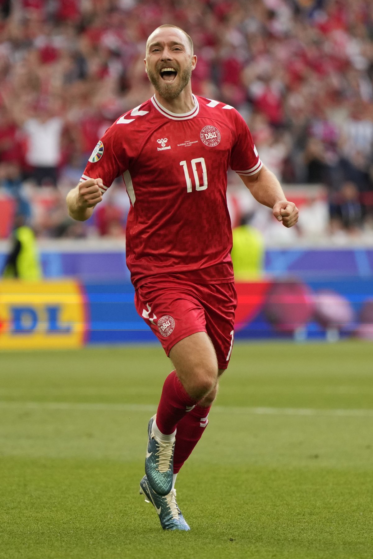 크리스티안 에릭센(덴마크)이 17일 슬로베니아와의 유로 2024 조별리그 C조 1차전 전반 17분 선제골을 넣은 뒤 기뻐하고 있다.
슈투트가르트=AP 뉴시스