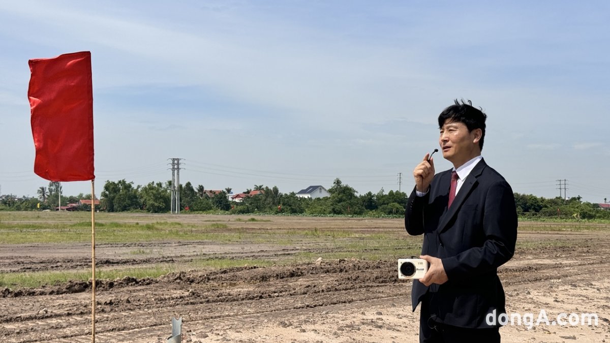 정성훈 진로소주 베트남 법인장 지난 13일 기자들을 대상으로 베트남 공장 부지에 대해 설명하고 있다. 윤우열 동아닷컴 기자 cloudancer@donga.com