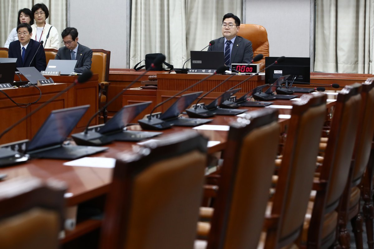 18일 오전 서울 여의도 국회에서 열린 운영위원회 1차 전체회의에 여당 의원들이 불참해 자리가 비어있다. 2024.6.18. 뉴스1