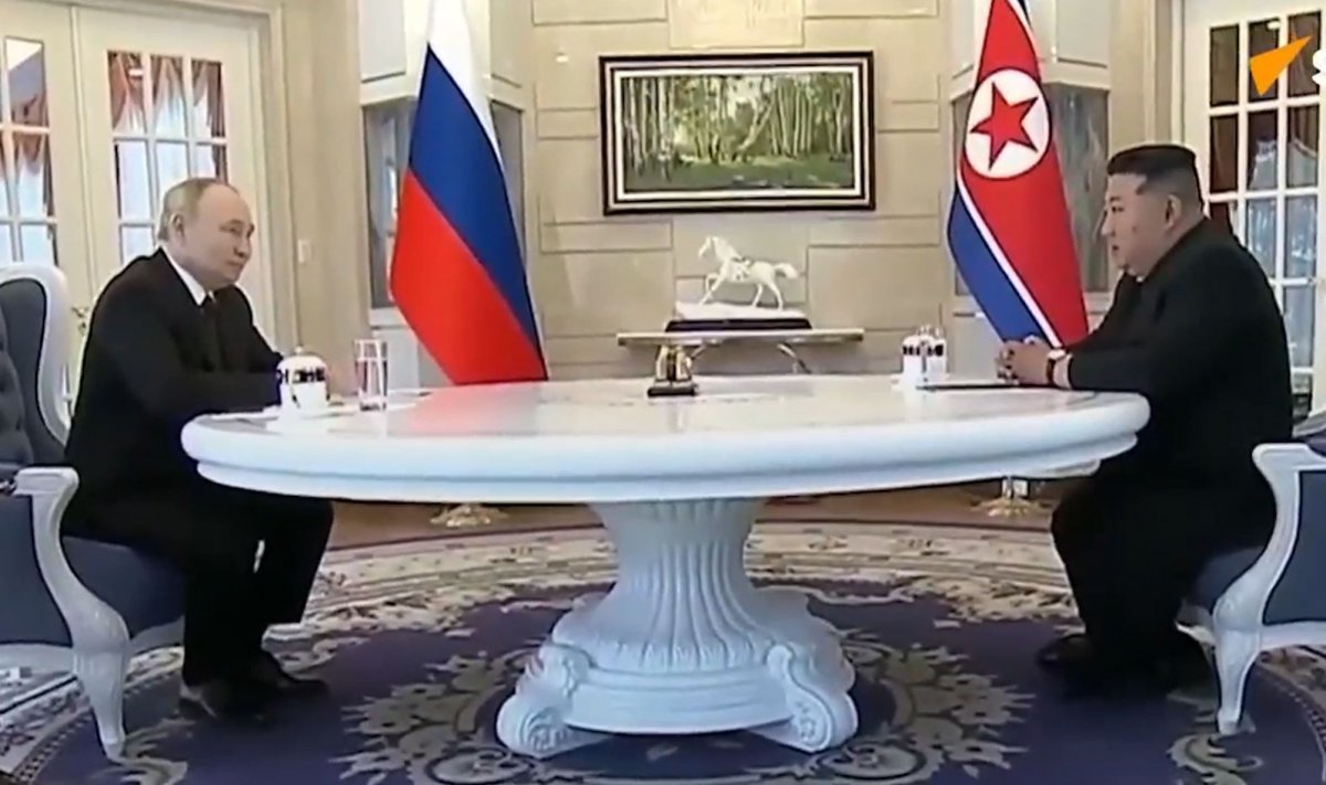 대화 나누는 푸틴-김정은. 스푸트니크 영상 캡처