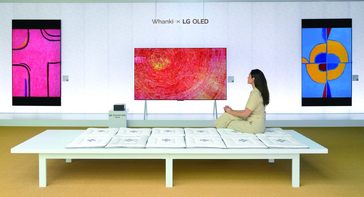 LG 올레드 TV가 세계적인 아트페어 ‘프리즈 뉴욕’에서 AI로 더욱 선명해진 화질로 추상미술의 거장 고 김환기의 작품을 생생하게 표현했다.