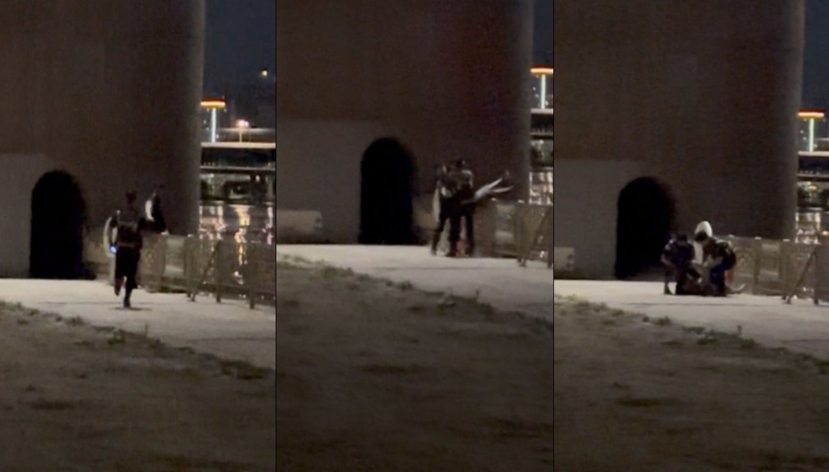 지난 17일 새벽 2시 52분경 잠실대교 밑 철제 난간에 서서 한강으로 투신하려는 20대 남성에게 경찰관이 다가가 구조하고 있다. 서울 광진경찰서 제공