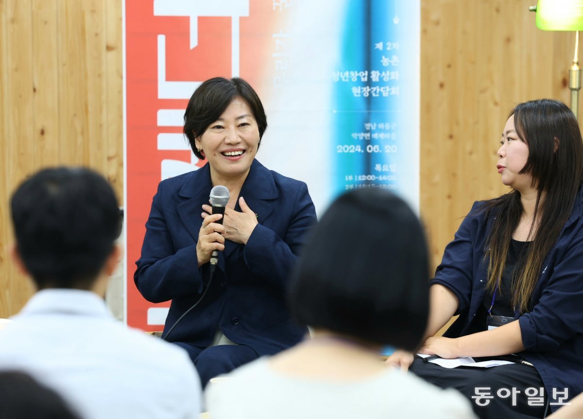 청년들과 대화를 나누고 있는 송미령 농림축산식품부 장관. 농림축산식품부 제공