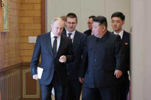 On the 20th, Rodong Sinmun, the organ of the North Korean Workers' Party, reported, “Comrade Kim Jong-un held a meeting with Comrade Vladimir Putin, President of the Russian Federation, on June 19.”  The two countries signed the 'Treaty on Comprehensive Strategic Partnership' at the meeting.  (Pyongyang Rodong Sinmun = News 1)