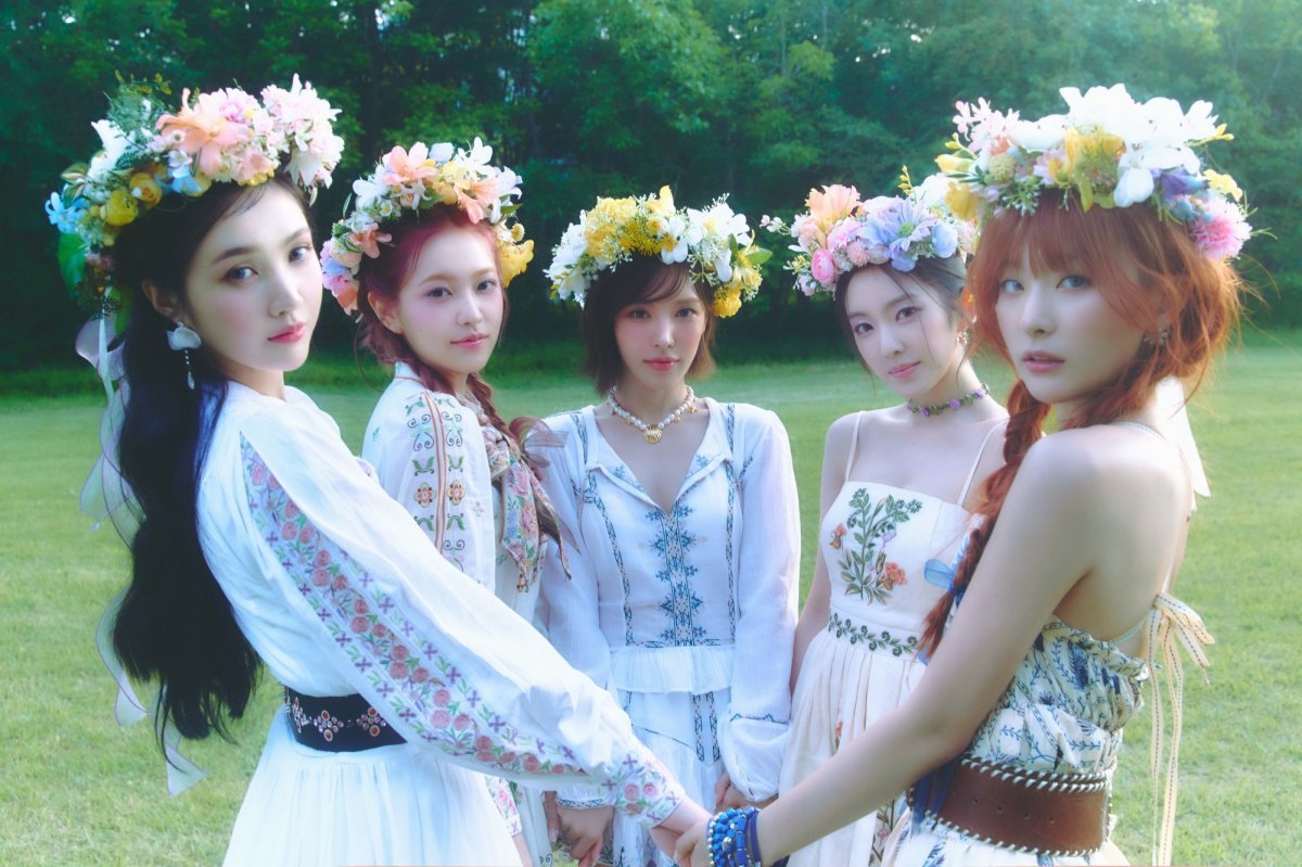 “10th Anniversary of Debut” Red Velvet releases new album “Cosmic ...