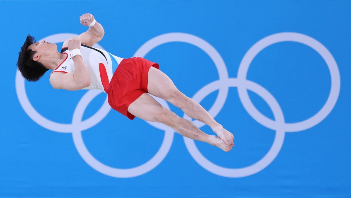 2021년 개최된 2020 도쿄 올림픽 기계체조 남자 마루운동 결선에서 연기를 펼치고 있는 김한솔. 2021.8.1. 뉴스1