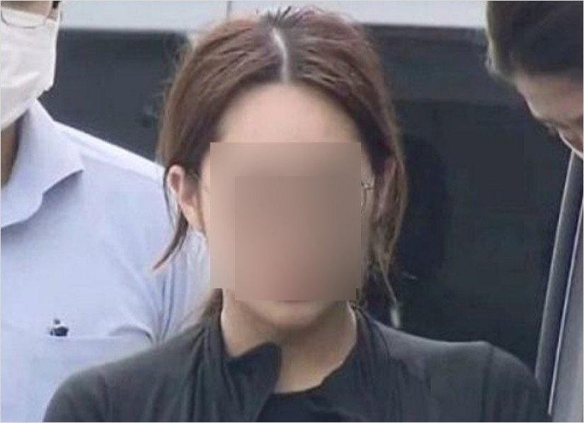 25일 일본 후지 뉴스 네트워크(FNN)의 보도에 따르면 도쿄 세타가야구의 인가 보육원에서 원생의 머리카락을 잡아당기는 등 폭행을 가한 혐의로 보육 교사 사쿠마 세이라(26)가 체포됐다. (사진=FNN 보도 캡처)/뉴시스