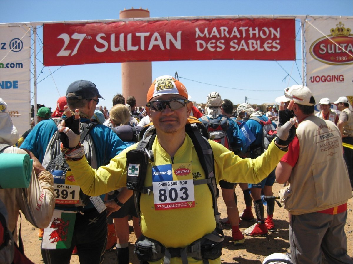 홍종선 교수가 250 km를 달리는 모로코 사하라사막마라톤에 출전했을 때 모습. 홍종선 교수 제공.