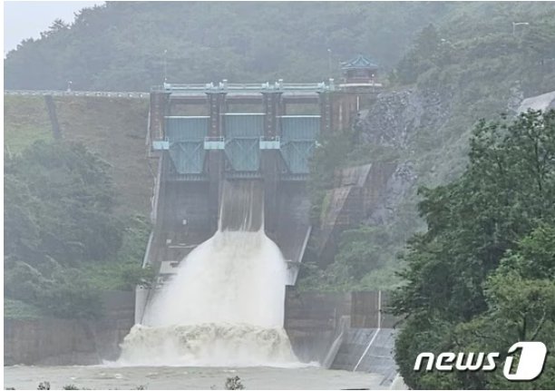 보령댐 수문. (한국수자원공사 제공) / 뉴스1