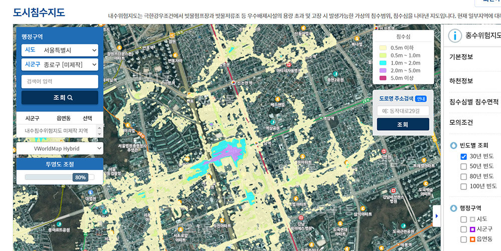 도시침수지도를 확인하면 도심에서 집중침수되는 지역을 알 수 있습니다. 예시는 지난해 침수를 겪은 강남역 일대 지도인데, 실제 침수된 지역과 매우 흡사한 것을 알 수 있습니다. 출처=환경부