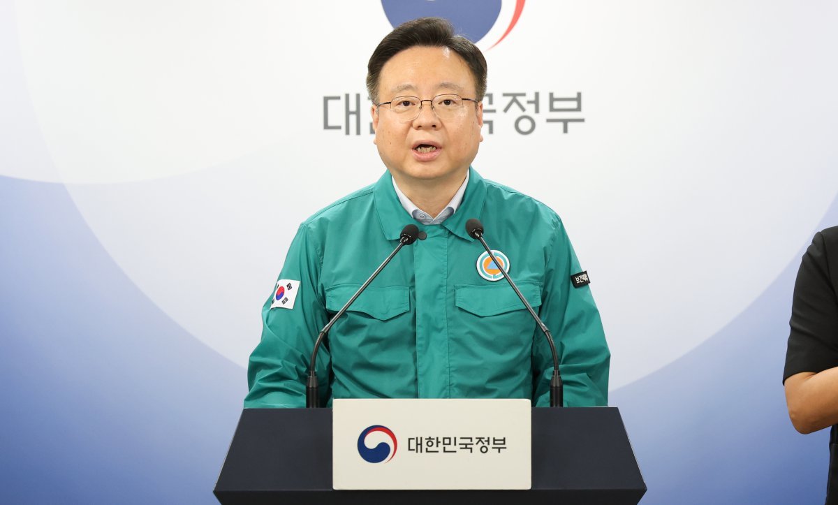 조규홍 보건복지부 장관이 8일 서울 종로구 정부서울청사에서 열린 의사 집단행동 중앙재난안전대책본부 회의 결과를 발표하고 있다. 2024.7.8. 뉴스1