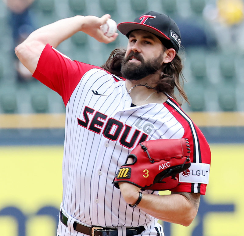 KIA, ranked first in professional baseball, and LG, ranked second, will play three games in a row starting on the 9th at Jamsil Stadium in Seoul. Both teams will field ace pitchers Nail (KIA, above) and Kelly (LG) as starters for the game on the 9th. Newsis·News 1