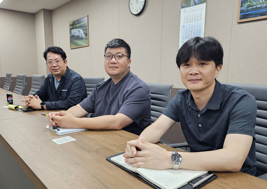 인터뷰에 응한 서울복합물류자산관리㈜의 (왼쪽부터)김세호 시설관리팀 과장과 임형식 사업팀 과장, 강영조 사업팀 차장 / 출처=IT동아