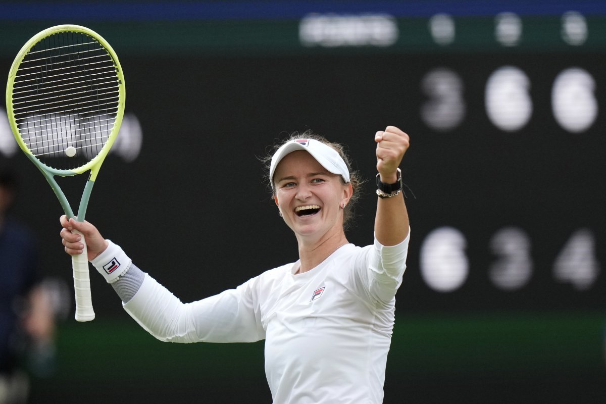 Czech Republic's Barbora Krejcikova celebrates after reaching her first Wimbledon women's singles final on the 12th. Krejcikova is a doubles specialist and has won the Wimbledon women's doubles title twice (2018, 2022). London=AP Newsis