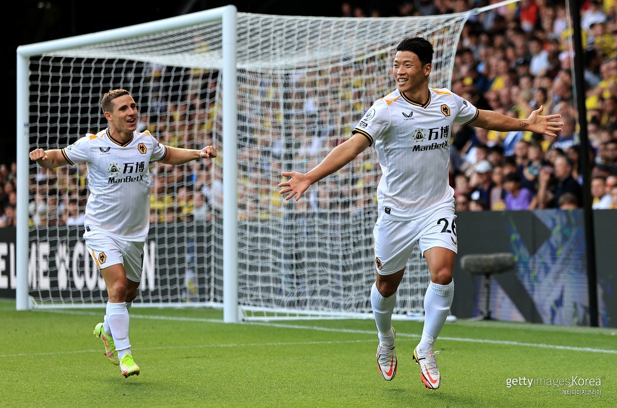 Wolverhampton's Daniel Podence and Hwang Hee-chan. ⓒ(GettyImages)/Korea