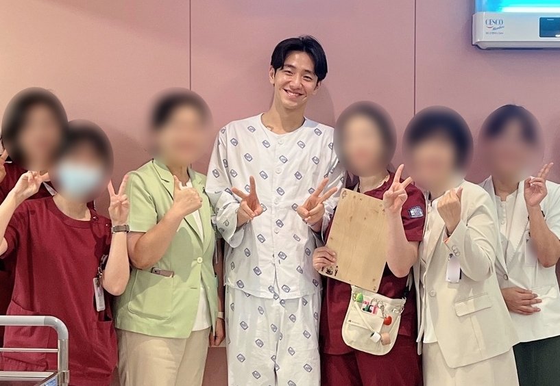 Actor Nam Yoon-soo (center) and medical staff. Captured from Catholic University Eunpyeong St. Mary's Hospital Instagram