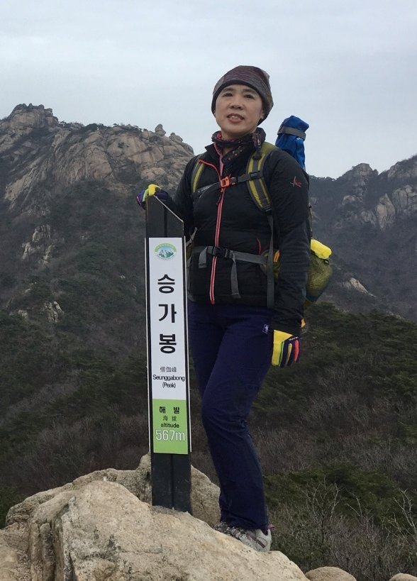 김선여 씨가 북한산 승가봉에 올랐다. 김선여 씨 제공.