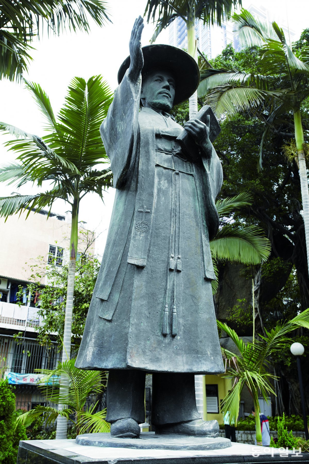 Statue of St. Andrew Kim Dae-geon in Camões Park, Macau.