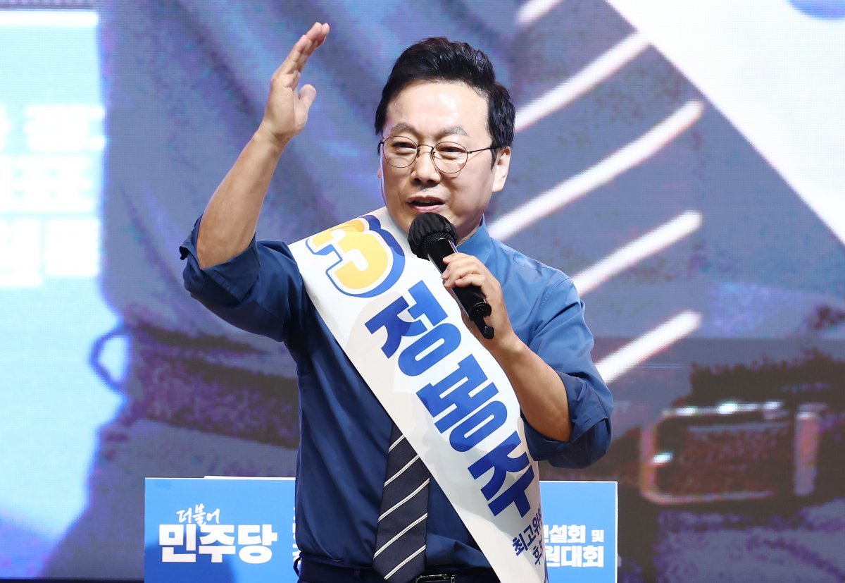 정봉주 더불어민주당 최고위원 후보가 21일 오전 강원도 홍천군 홍천종합체육관에서 열린 제1회 전국당원대회 강원 지역 합동연설회에서 정견발표를 하고 있다. 2024.7.21. 뉴스1