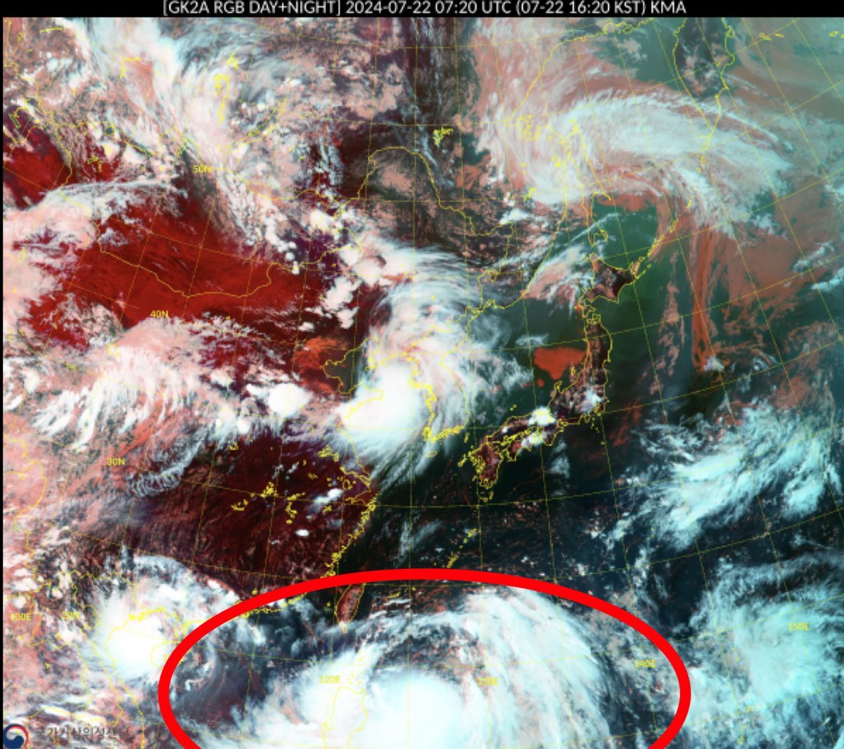 22일 오후 4시20분 기준 천리안위성 2A호로 본 동아시아 주변 기압계 모습. 빨갠 원 안에 제3호 태풍 ‘개미’ 모습(기상청 제공) ⓒ 뉴스1