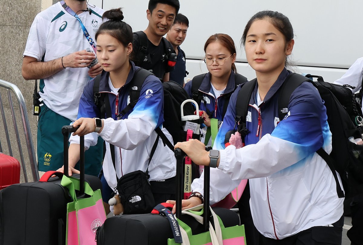 여서정을 비롯한 대한민국 체조 국가대표 선수들이 21일(한국시간) 파리 생드니에 위치한 올림픽 선수촌에 입촌하고 있다. 2024.7.21/뉴스1 ⓒ News1