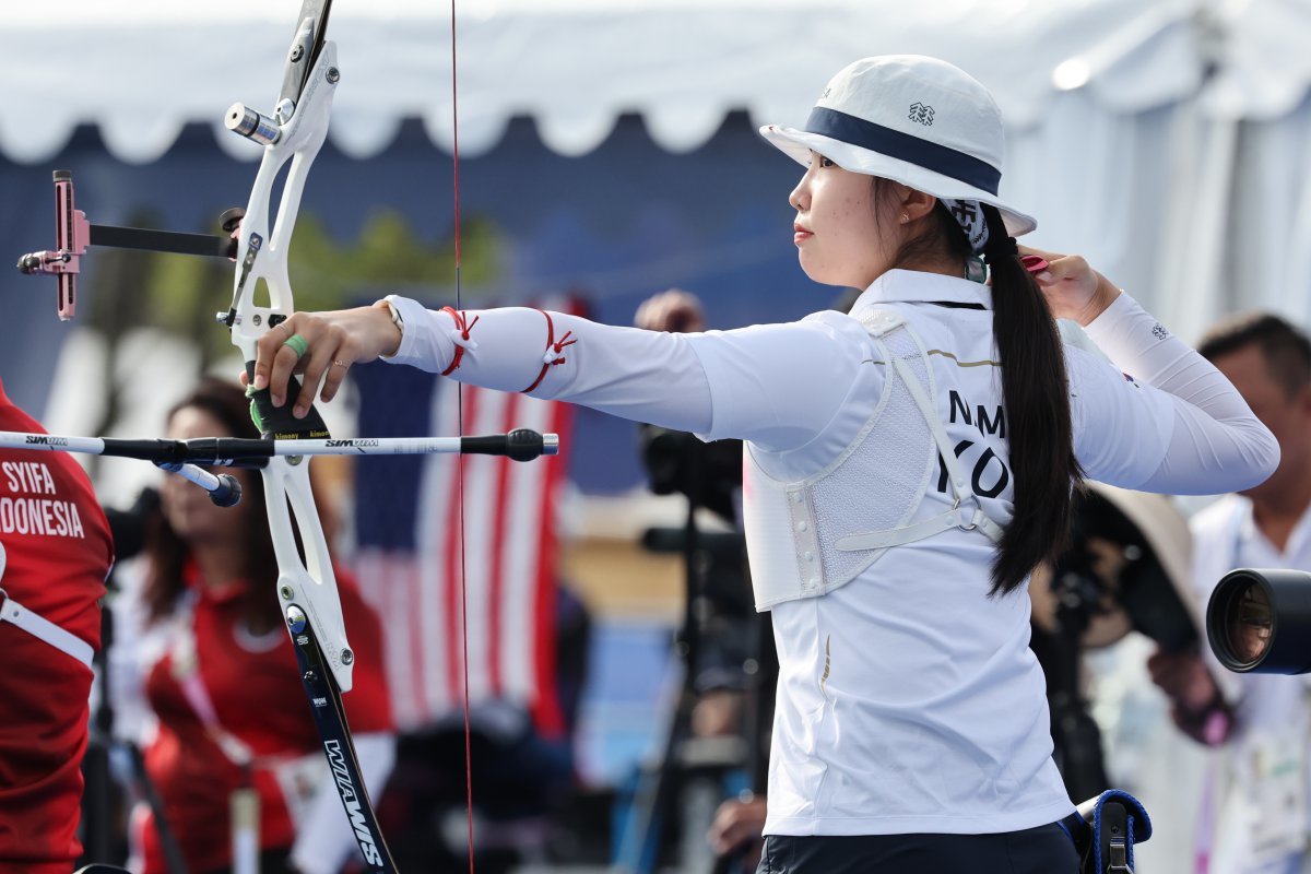 2024 파리올림픽 대한민국 양궁대표팀 남수현이 25일(한국시간) 프랑스 파리 앵발리드에서 열린 여자 개인 랭킹 라운드에서 활시위를 당기고 있다. 2024.7.25/뉴스1