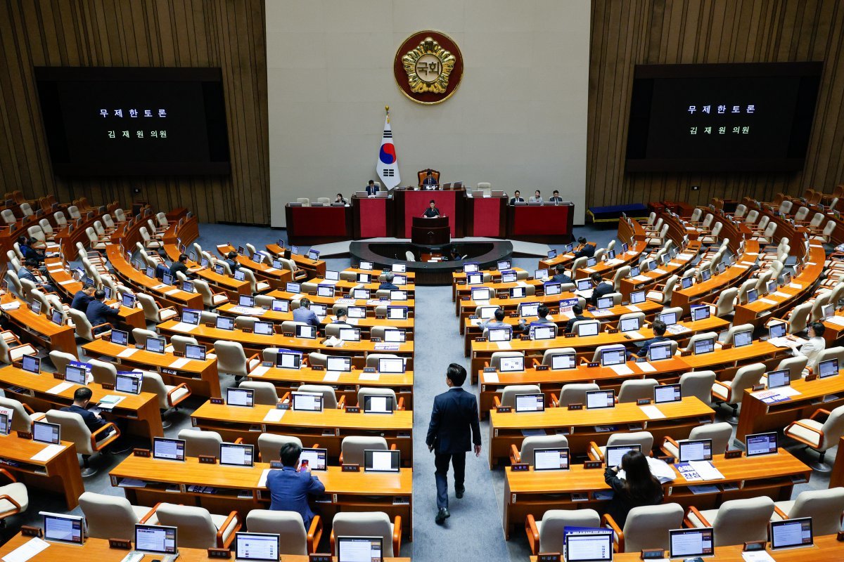 김재원 조국혁신당 의원이 29일 오전 서울 여의도 국회 본회의장에서 방송문화진흥회법(방문진법) 개정안에 찬성하는 무제한 토론(필리버스터)을 하고 있다. 2024.7.29. 뉴스1