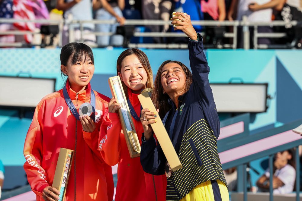 Bronze medalist and Team Samsung Galaxy member Rayssa Leal (Brazil), along with gold medalist Coco Yoshizawa (Japan) and silver medalist Liz Akama (Japan), take a victory selfie with the Galaxy Z Flip6 Olympic Edition during the 2024 Paris Olympic Skateboarding Women's Street Championships Medal Ceremony held at Place de la Concorde in Paris, France on the 28th (local time). Courtesy of Samsung Electronics