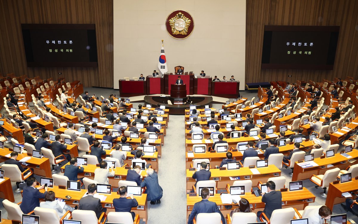 정성국 국민의힘 의원이 30일 오전 서울 여의도 국회 본회의장에서 ‘방송 4법’ 중 마지막 법안인 한국교육방송공사법(EBS법)에 반대하는 무제한 토론(필리버스터)을 하고 있다. 2024.7.30/뉴스1 ⓒ News1