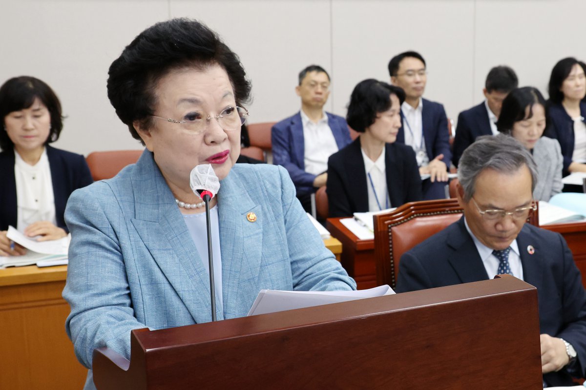 이배용 국가교육위원회 위원장이 7월 12일 오전 서울 여의도 국회에서 열린 교육위원회 전체회의에서 업무보고를 하고 있다. 뉴시스