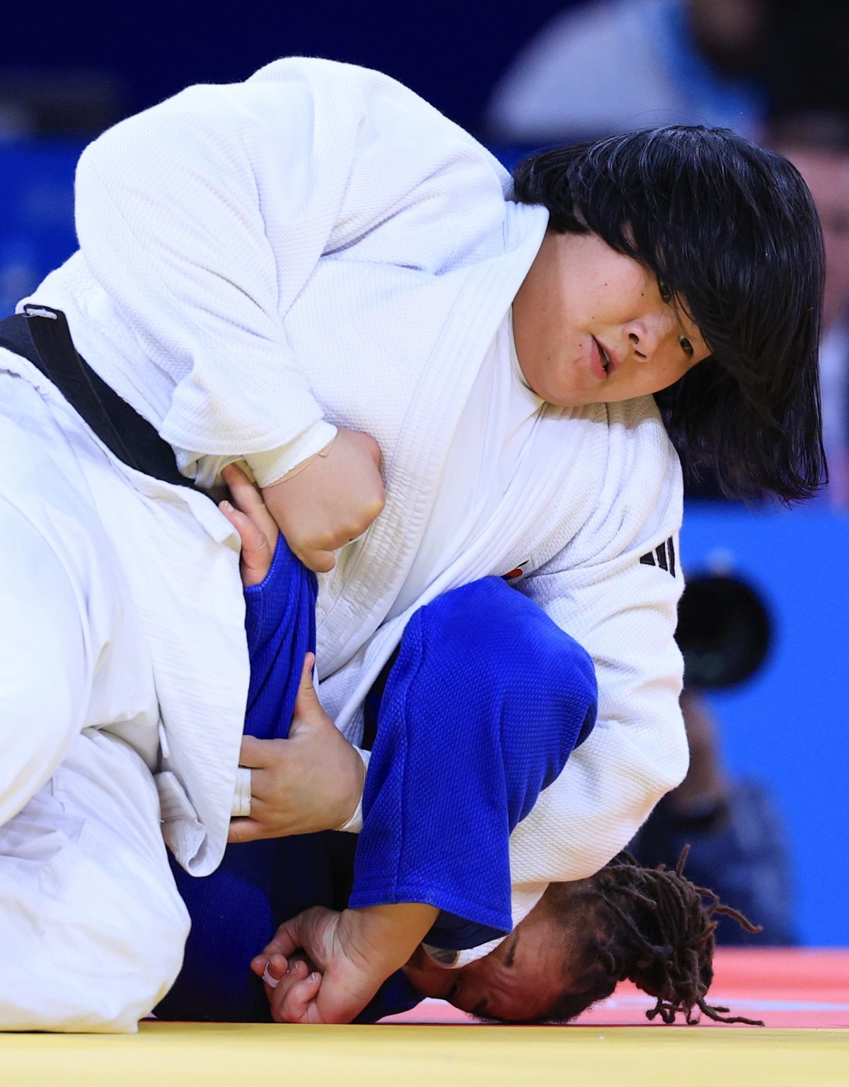 대한민국 유도대표팀 김하윤 선수가 3일 오후(한국시간) 프랑스 파리 샹 드 마르스 아레나에서 진행된 파리올림픽 유도 혼성 단체 토너먼트 16강 경기에서 튀르키예 카이라 오즈데미르와 자웅을 겨루고 있다. 2024.8.3/뉴스1